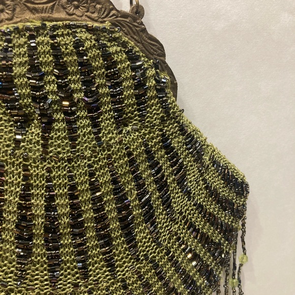 WAYNE KLESKI GREEN BEADED PURSE - Picture 3 of 13